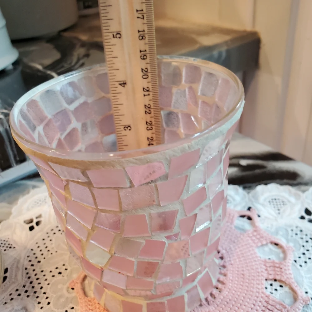 Pink glass-pieces accessories container with lid
